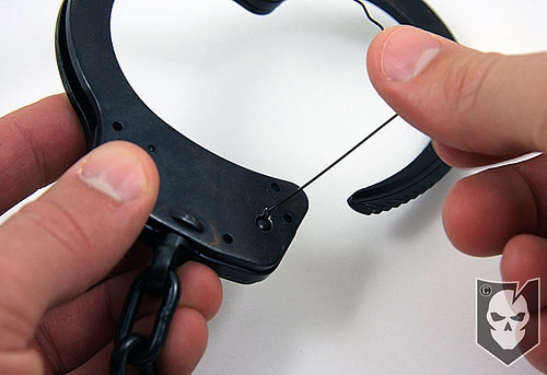 Single lock of handcuffs using pin. 