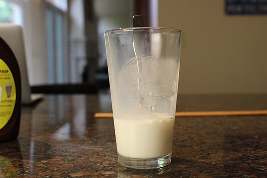 Pour Milk into the glass&nbsp;place a spoon in the glass.