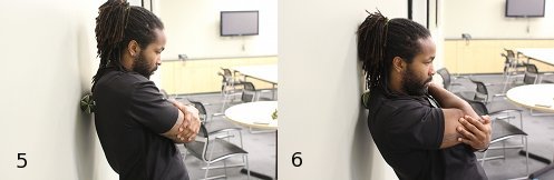 Vintage pulling arm on the side upper back.